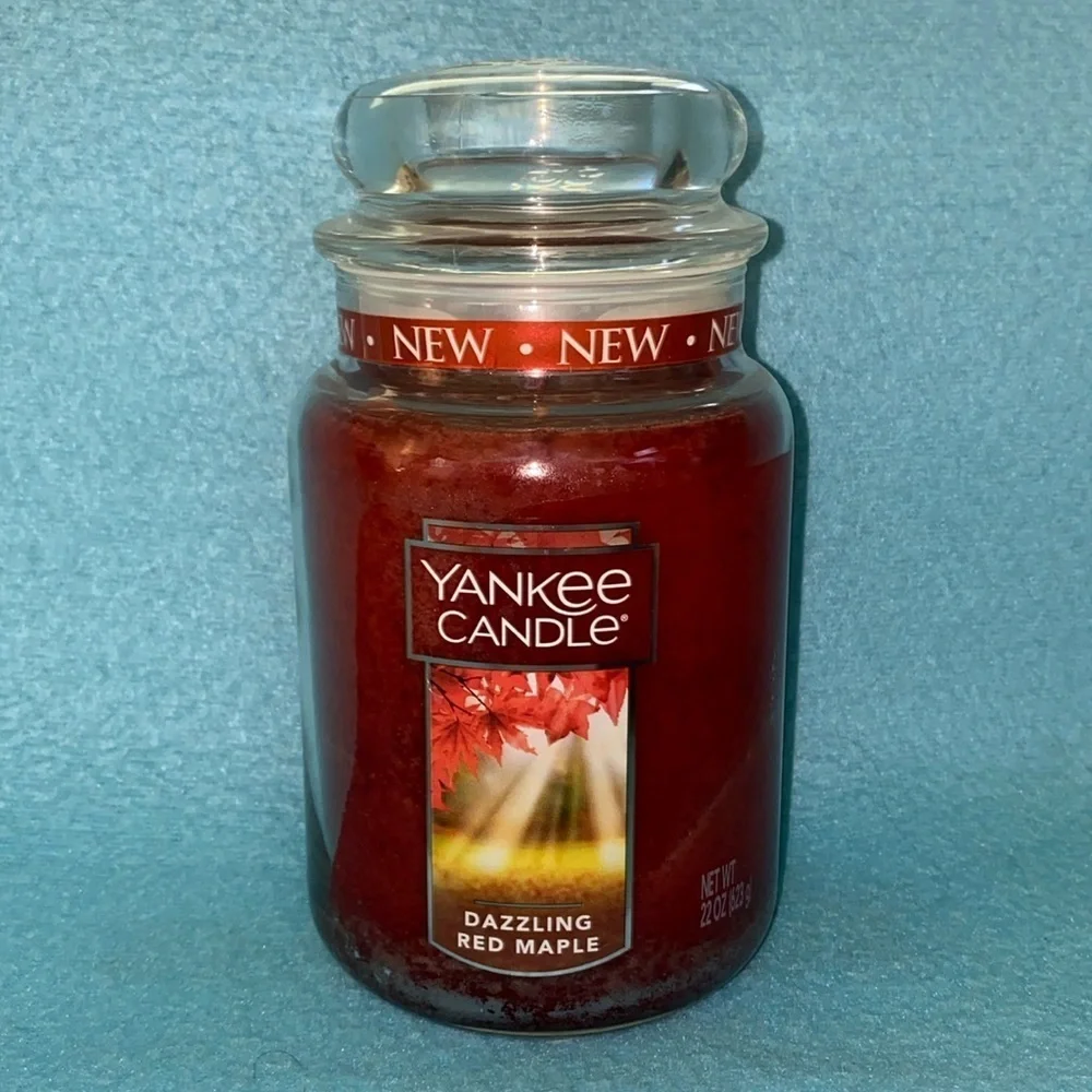 YANKEE Dazzling Red Maple 22 oz. CANDLE RARE SCENT